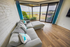 Max's Beachside Holiday Home, Torquay